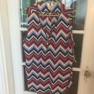 New diagonal stripe sleeveless top with zipper